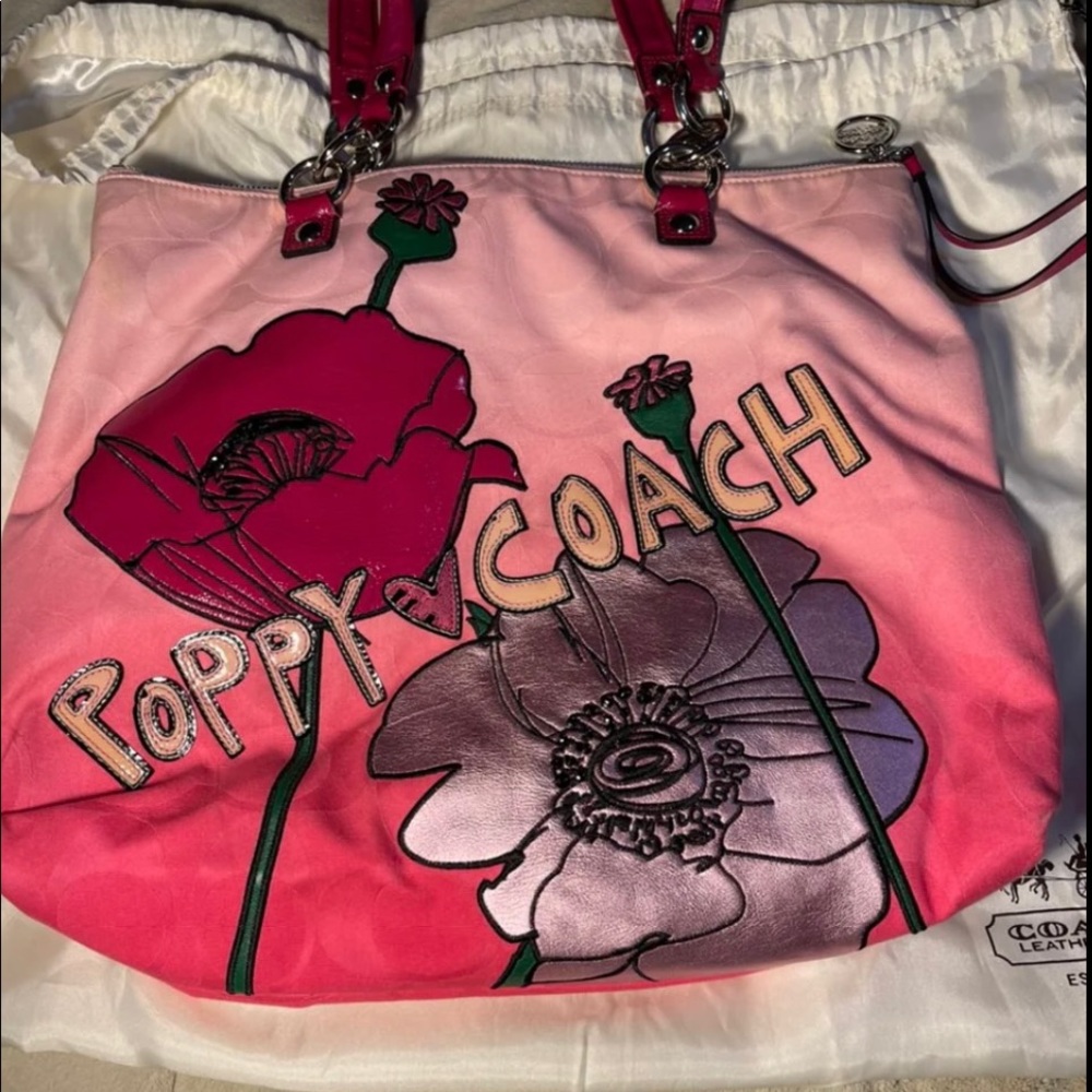 RARE Poppy Coach ombre purse - Excellent condition!